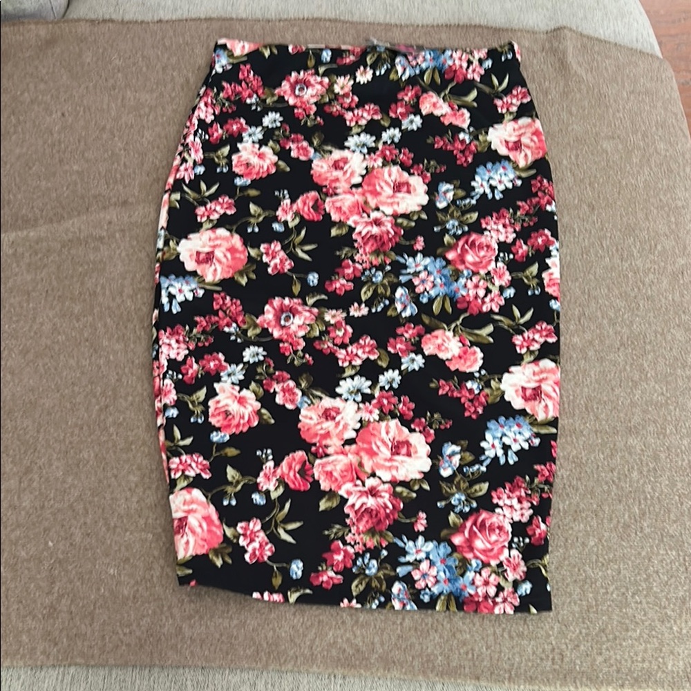 Floral Pencil Skirt - Black and Pink